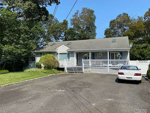 1st image of 17 Carriage Ln