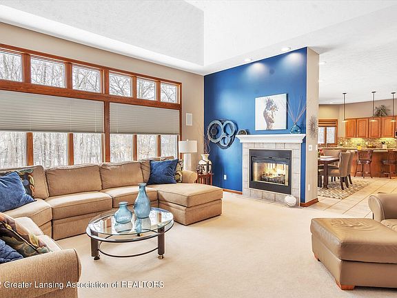 3rd image of 808 Woodbury Dr
