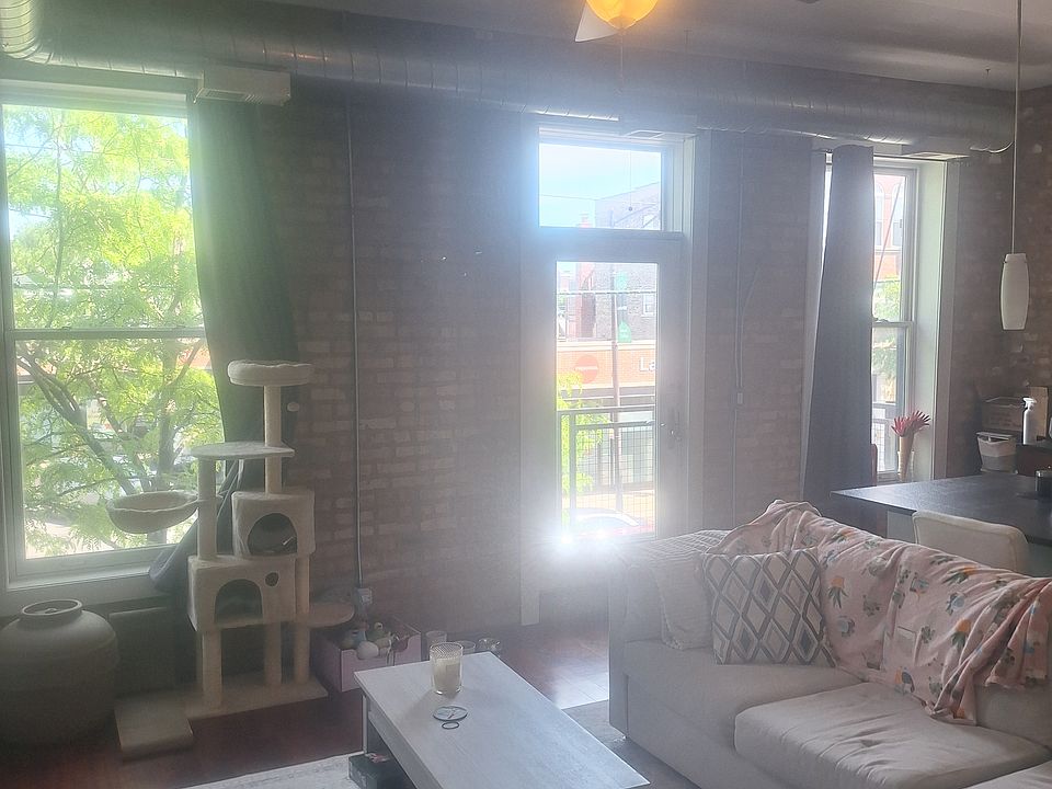 1st image of 3133 N Lakewood Ave APT 2G
