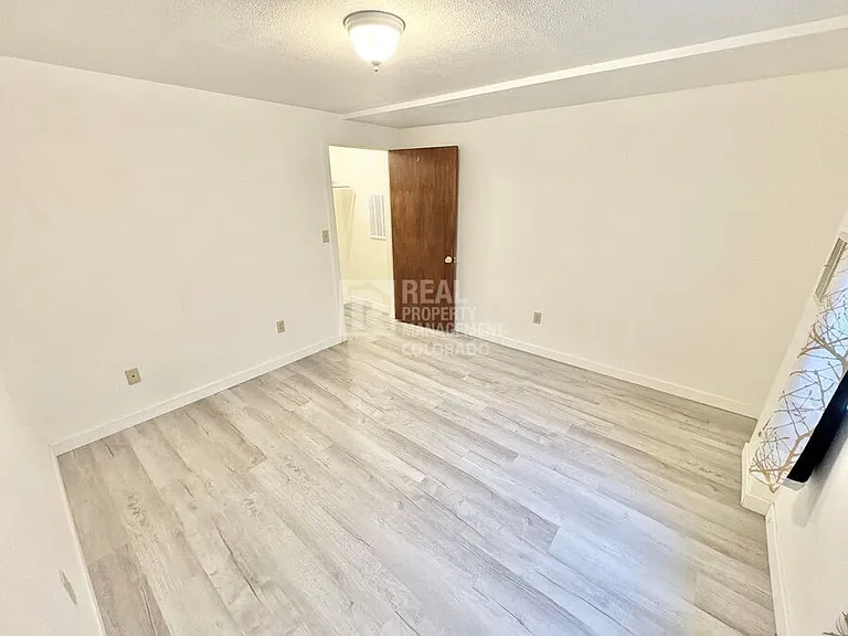 1493 S Biscay Ct — Photo 15