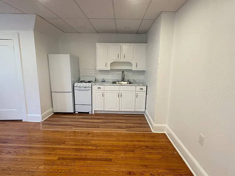 94 Martha Ct #4 — Photo 2