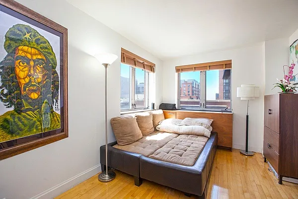 Rented by Space Marketing Shop | media 44