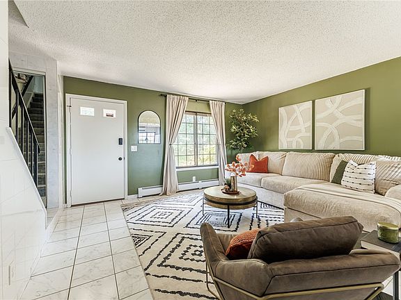 3rd image of 8 Surrey Hill Way