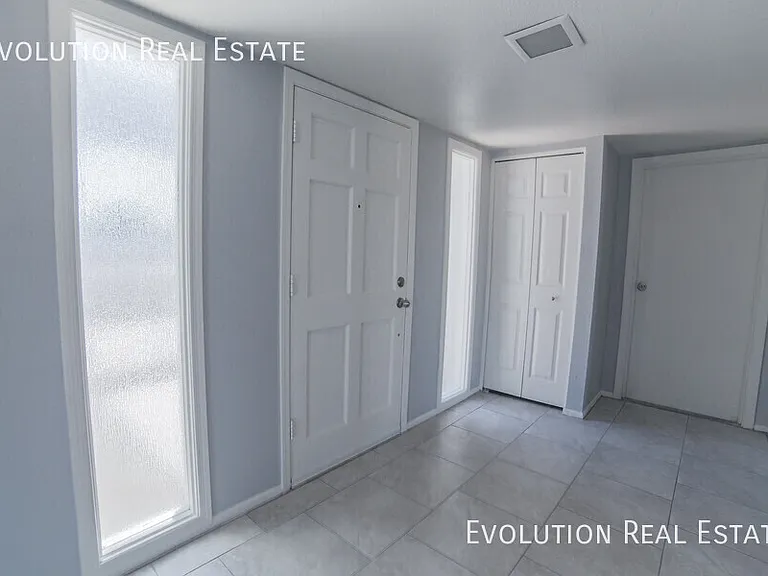 2110 S Shannon Dr — Photo 4