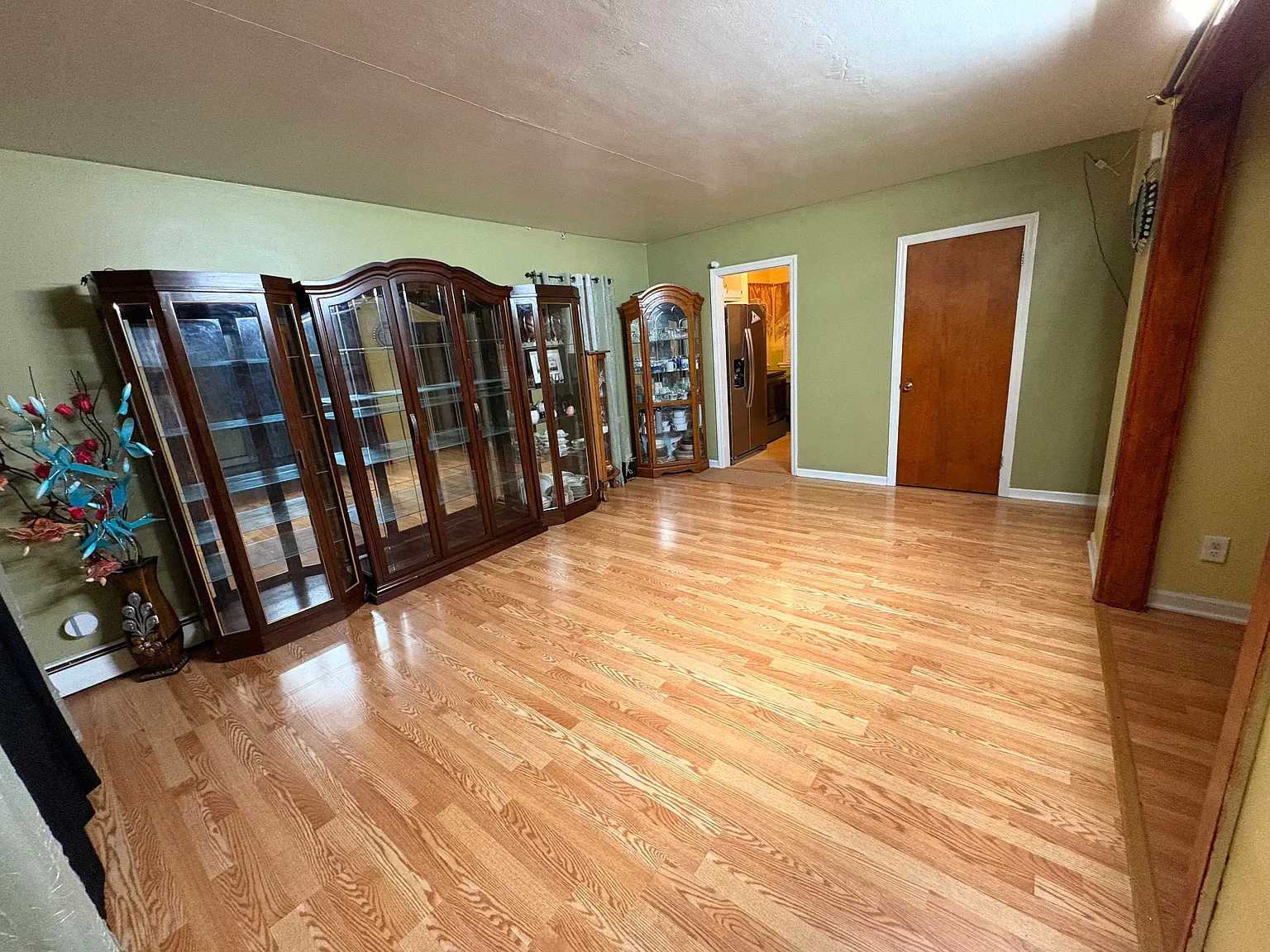 4 bed, 1.5 bath, 1309 sqft, $2,400 — Photo 2