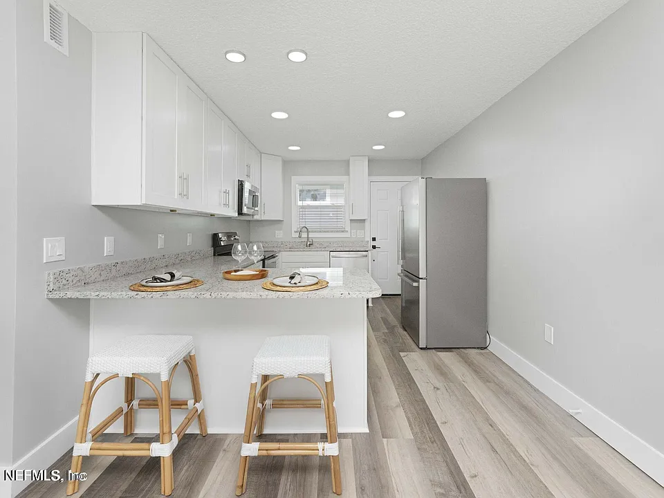 423 9th Ave N #201