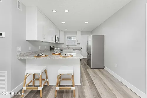 423 9th Ave N #201 Photo 1