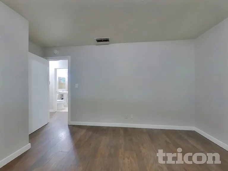 6900 Coronation Ct — Photo 8