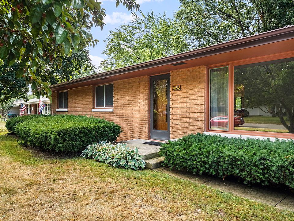 225 W 3rd St, Coal City, IL 60416 Zillow