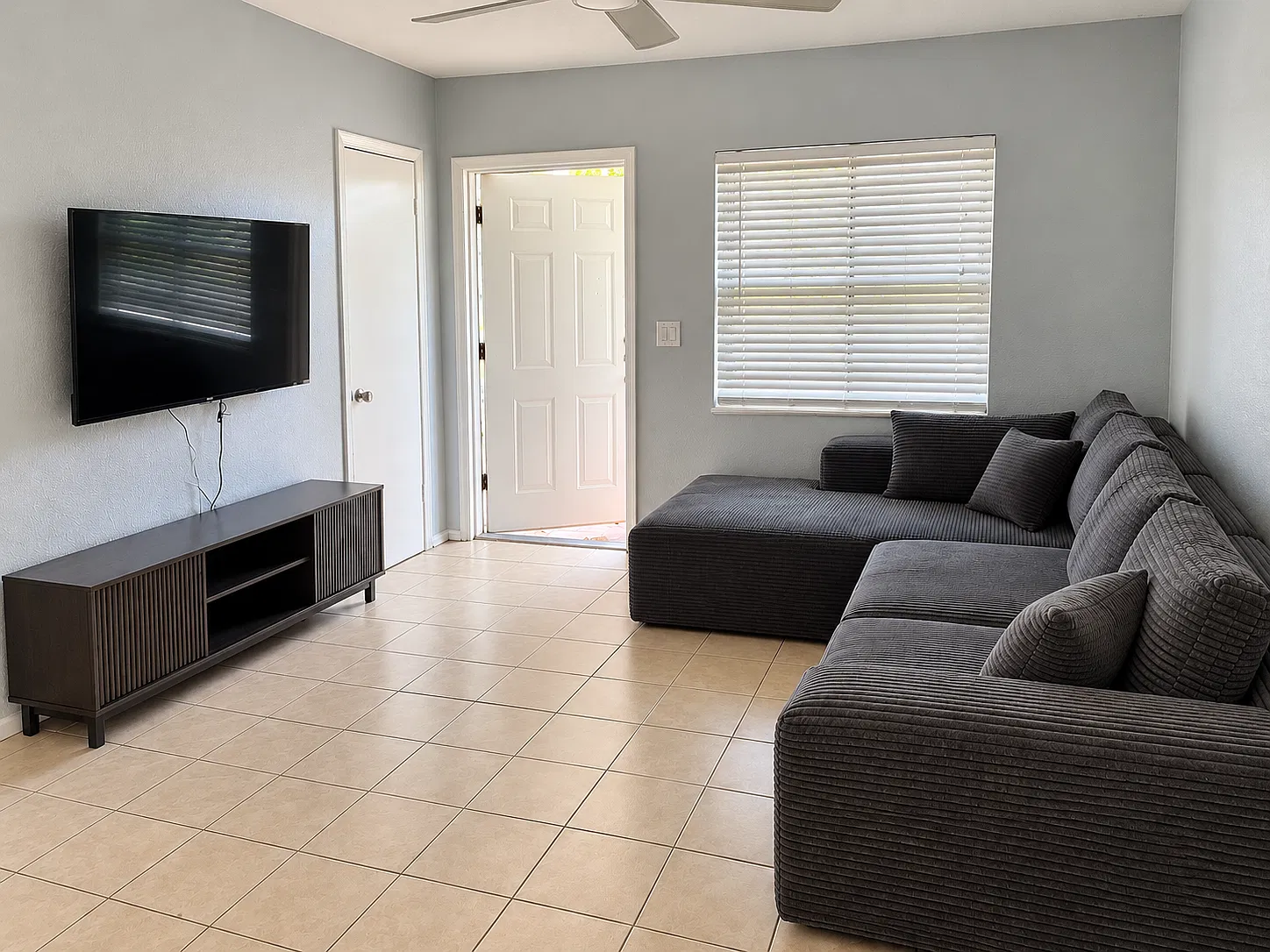 2 bed, 750 sqft, $1,700 — Photo 2