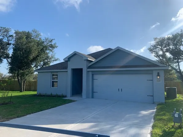 121 Aruba Dr, Rockport, TX 78382