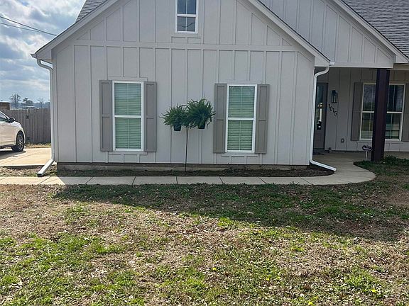 2nd image of 1015 Wortham Dr