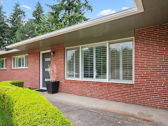 2nd image of 323 Santa Fe Dr
