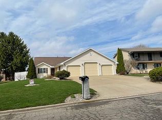 9 Westminster Dr, Spring Valley, IL 61362
