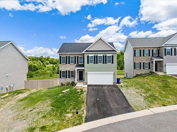 3rd image of 990 Holland Loop NW