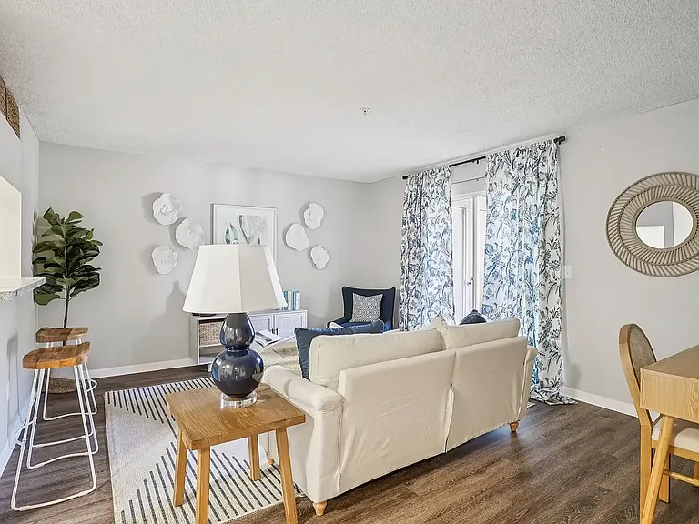 537 Sunbranch Ln — Photo 14