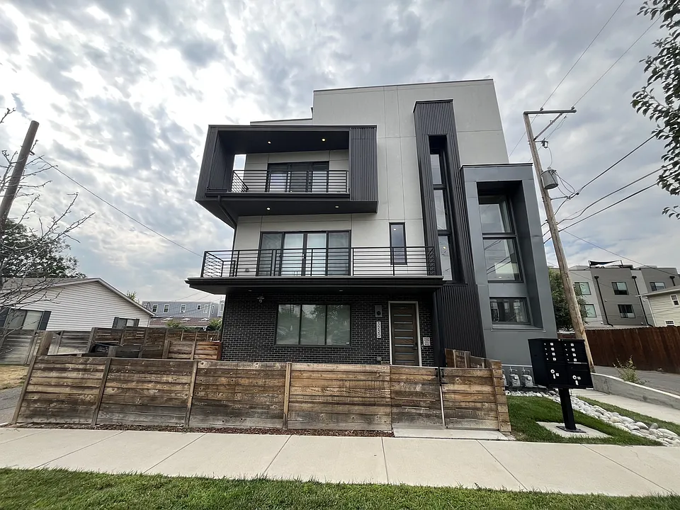 3220 W 18th Ave