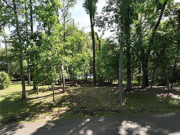 3rd image of 76 Woodland Dr