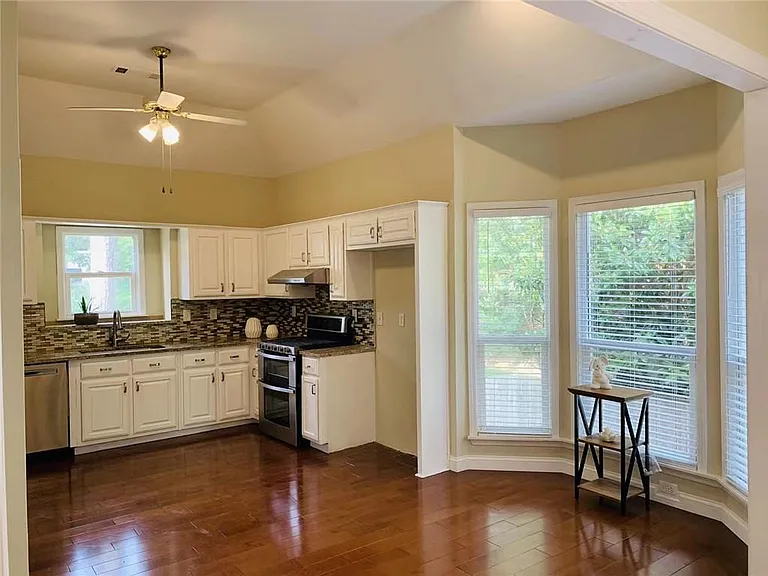 5365 Derby Chase Ct — Photo 10