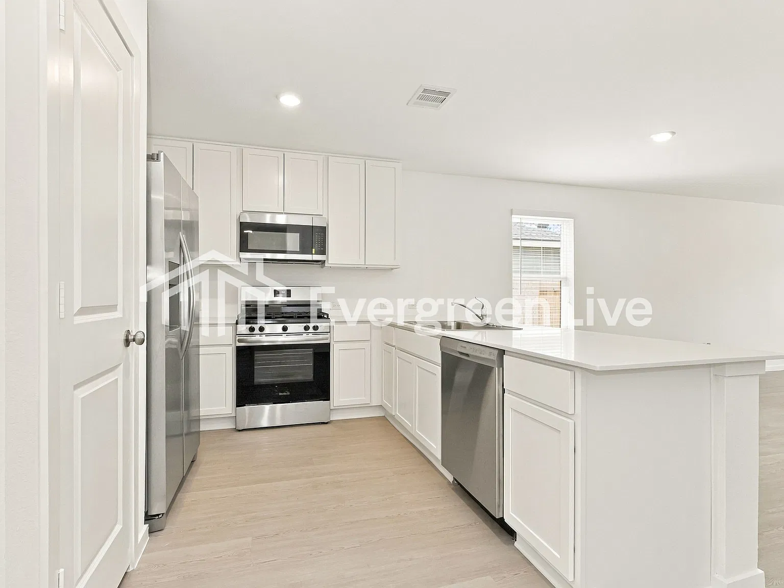 4 bed, 2.0 bath, 1667 sqft, $1,595 — Photo 4