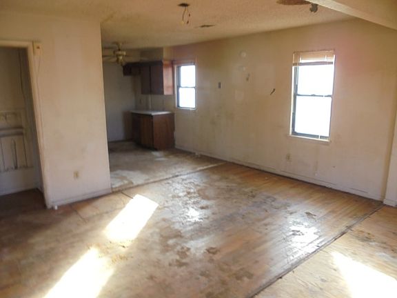 2nd image of 12728 NE 37th St
