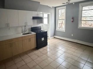 280 Hunterdon St #2A, Newark, NJ 07103
