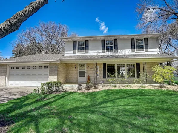 2316 Skyline Dr, Bloomington, MN 55425