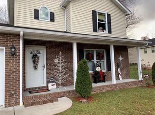 103 Regent St, Hurricane, WV 25526