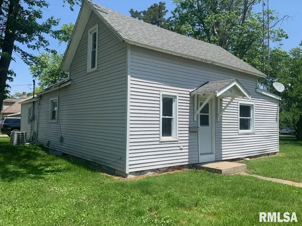 510 W Franklin St, Girard, IL 62640
