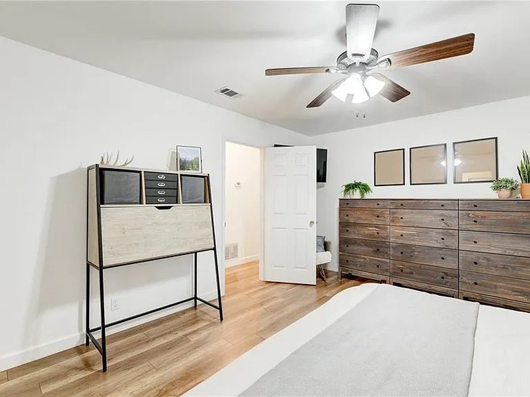 13313 Effingham St — Photo 16