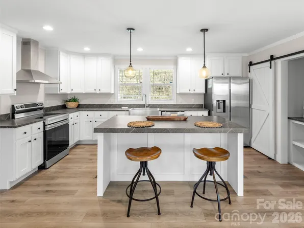 512 Hutch Mountain Rd, Fletcher, NC 28732