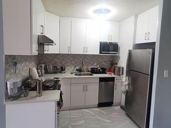 3rd image of 201 Saint Pauls Ave APT 1W