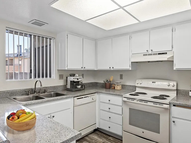 Arbors Apartments — Photo 9