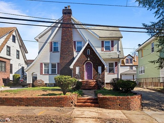 3rd image of 315 Meeker Ave