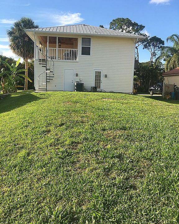 2nd image of 466 SW 34th Ter