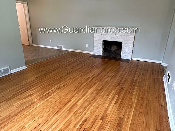 4th image of 6037 Blaisdell Ave