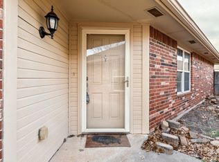 12325 SW 6th St, Yukon, OK 73099