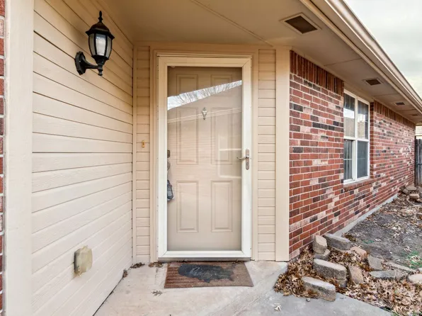 12325 SW 6th St, Yukon, OK 73099