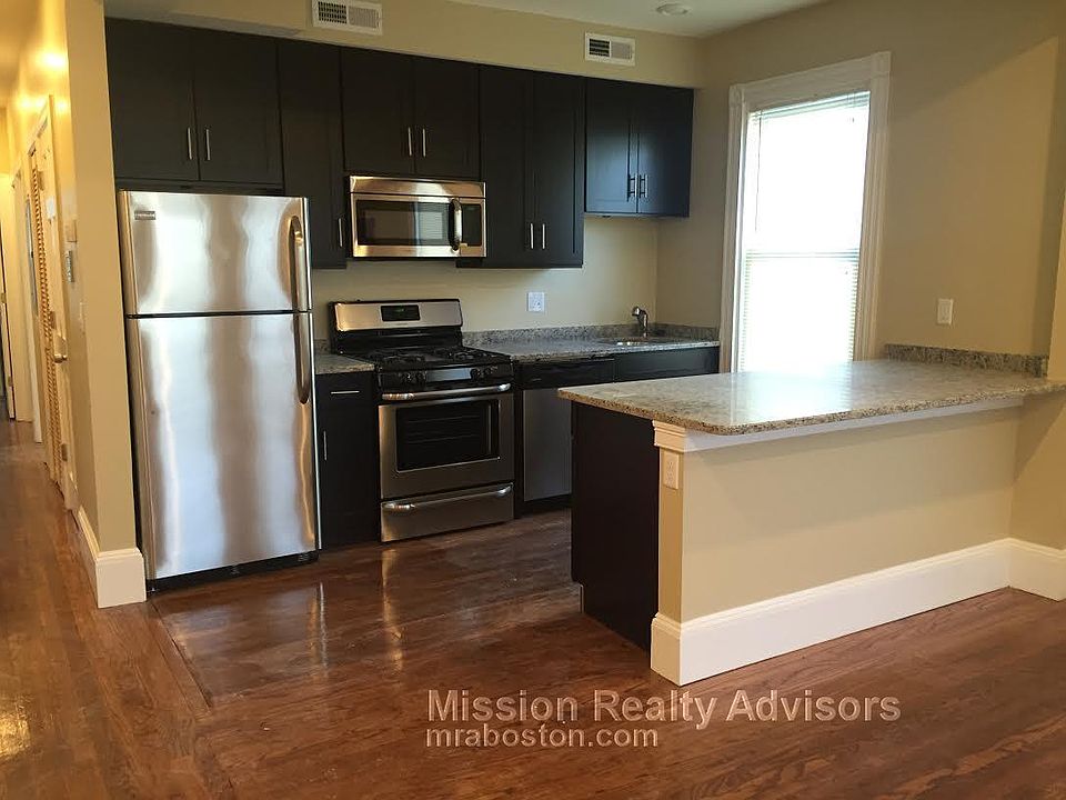 2nd image of 779 Parker St #4M