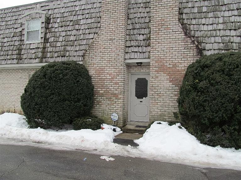 1st image of 840 Malabu Dr APT 101