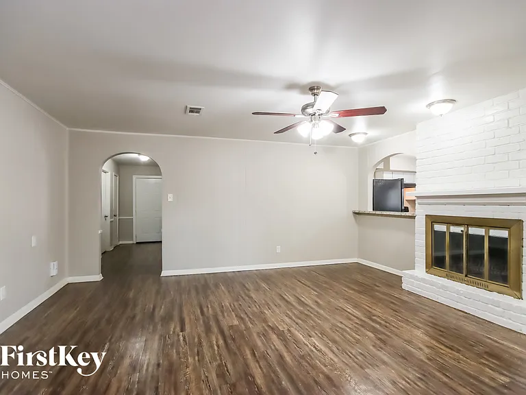 5603 Sheraton Oaks Dr — Photo 3