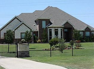 101 Rattling Antler Ct, Azle, TX 76020