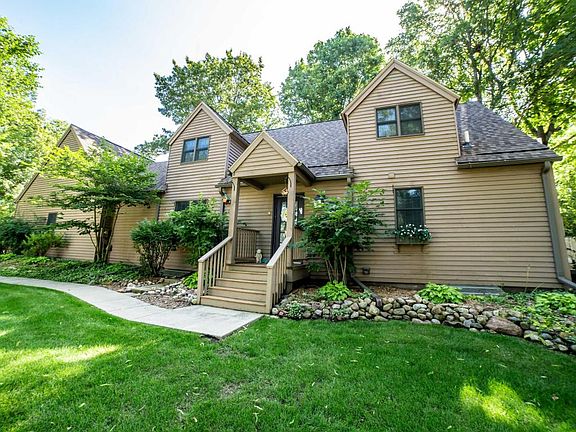2nd image of 3604 Lake Shore Dr