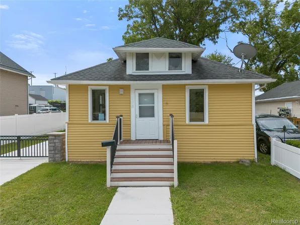 138 Mechanic St, Pontiac, MI 48342