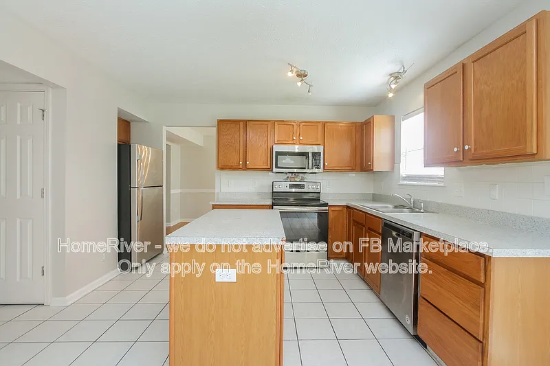 4 bed, 2.5 bath, 2072 sqft, $1,895 — Photo 3