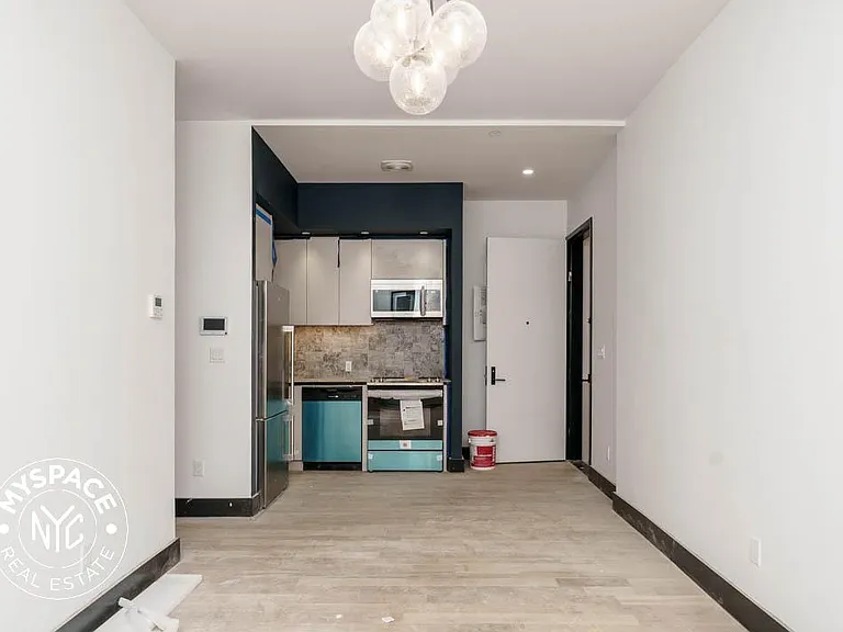 923 Broadway #4C — Photo 5