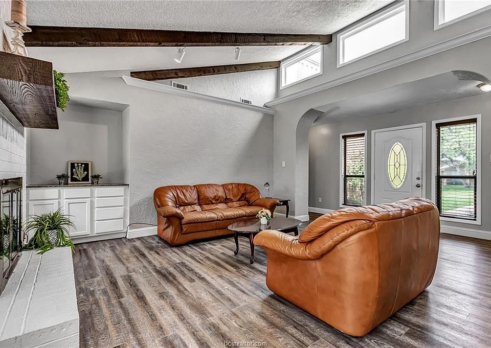 1st image of 2606 Clearwood Ct