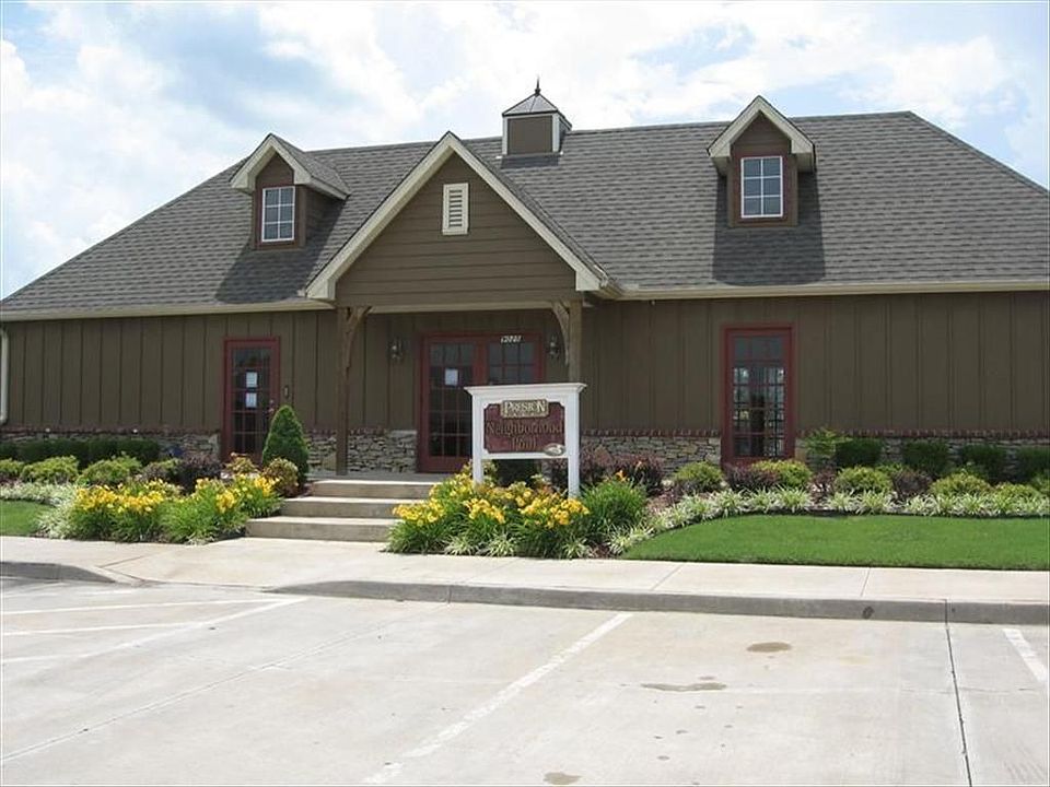 Clubhouse & Pool