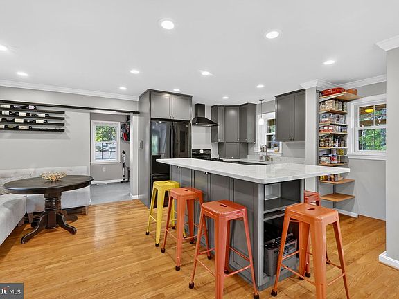 5th image of 312 Lincoln Ave