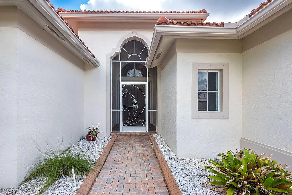 3 bed, 2.0 bath, 2054 sqft, $4,225 — Photo 4